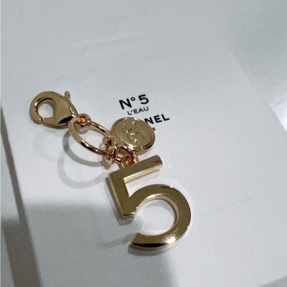 CHANEL Gold No. 5 Keyring